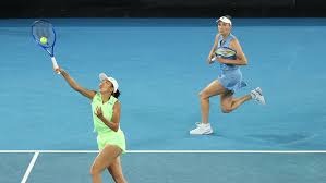 卡尔·雅泽姆斯基在 1979 年达成 3000 安打与 400 轰，成为红袜第一人